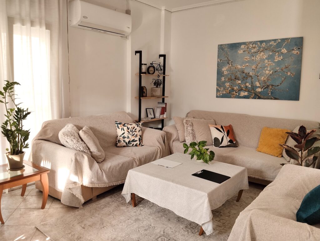 Ως Υγείας Ψυχολόγος Θεσσαλονίκης & Ψυχοθεραπευτής είμαι εδώ για εσάς, επικοινωνήστε μαζί μου και για ψυχοθεραπεία με ψυχολόγος online